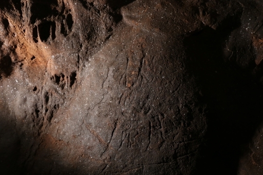 울진 성류굴 입구 230여m 안쪽에 있는 종유석과 암벽서 발견된 1200년 전 글귀