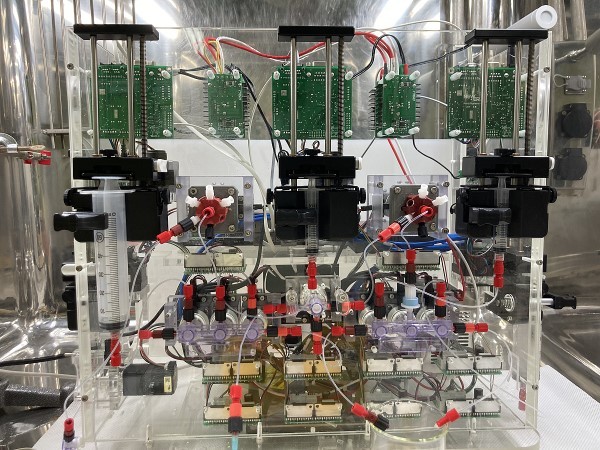 연구원이 개발한 지르코늄-89 옥살레이트 및 클로라이드 생산 자동화장치.(사진=한국원자력연구원)