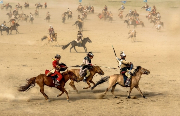 몽골인에게 말은 이동수단 그 이상이다. 전통 전투경기. (픽사베이)
