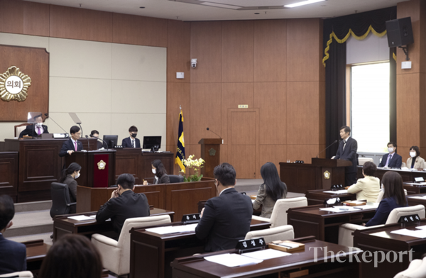 김성주 의원, 전성수 서초구청장을 상대로 구정질문 (사진 서초구의회)