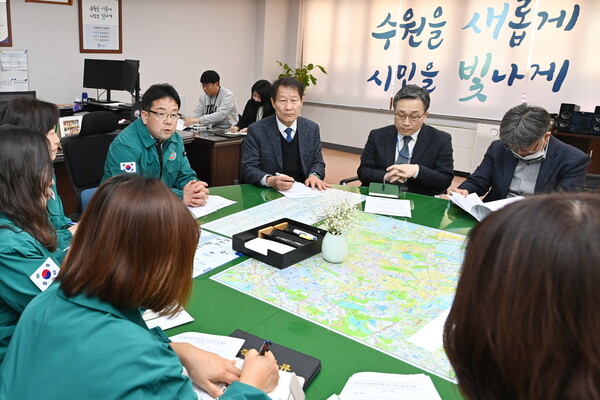 김현수 수원시 제1부시장이 회의에서 발언하고 있다. (수원시 제공)