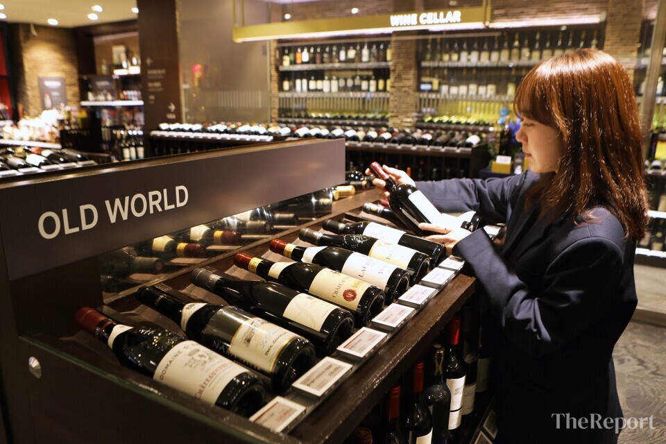 롯데백화점이 3월29일부터 4월7까지 5000여종의 와인 약 100만병 물량을 준비한 상반기 최대 규모 '와인 앤 스피리츠 위크(Wine & Spirits Week)'행사를 진행한다. (롯데백화점 제공)