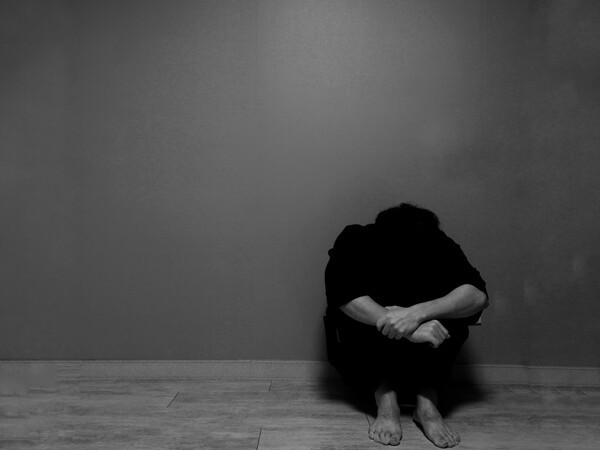 [신동립 잡기노트]홀로 감내하는 남성의 침묵 - 뉴스 썸네일 이미지