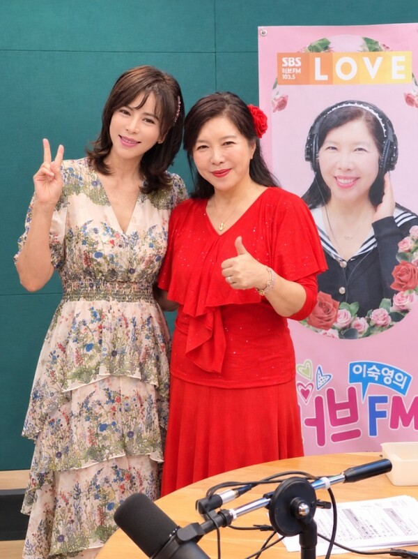DJ 이숙영·<b>치과의사</b>가수 <b>이지영</b>, 20년 만의 랑데뷰